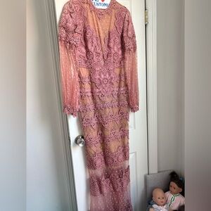 Eli Saab Chantilly Lace mesh sheer sleeve and bottom